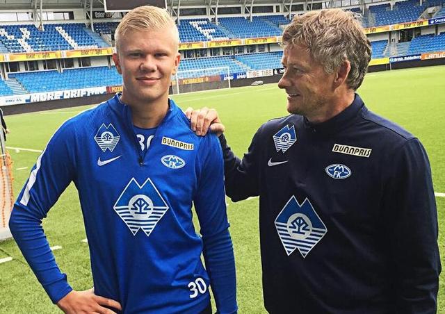 TA：球迷组织控诉FIFA抬高世界杯票价，影响残疾人观赛（TA：球迷团体指责FIFA推高世界杯票价，致残障人士观赛受影响）