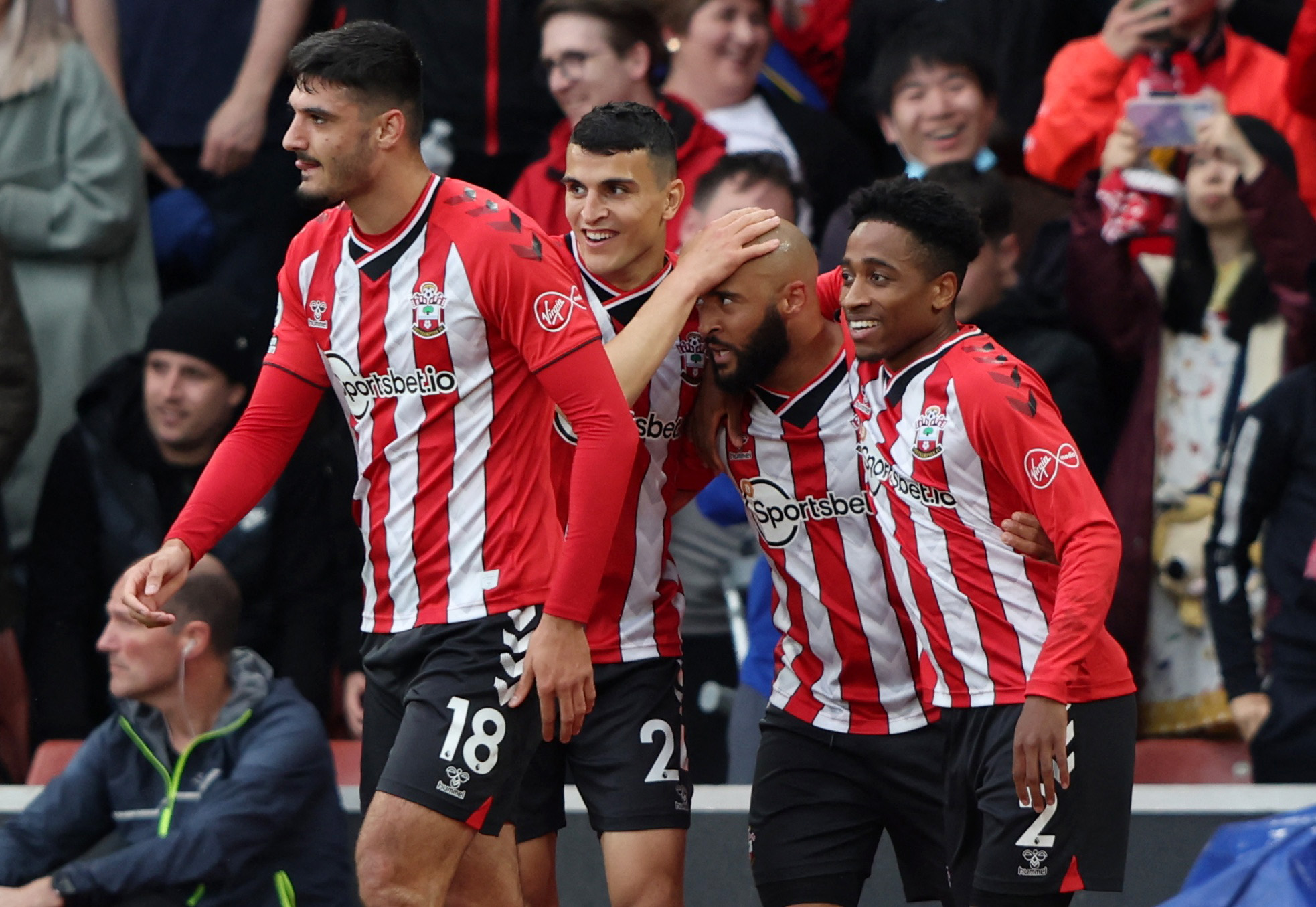 亨利：阿森纳今年必须赢得联赛冠军，伤病、赛程密集不是借口（亨利：阿森纳本季非夺冠不可，伤病与密集赛程不该成借口）