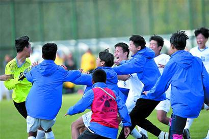 海港夺冠历程：上半程排第4，对BIG4仅取1分；下半程11胜2平2负（海港封王轨迹：半程居第4对BIG4仅得1分，下半程11胜2平2负）