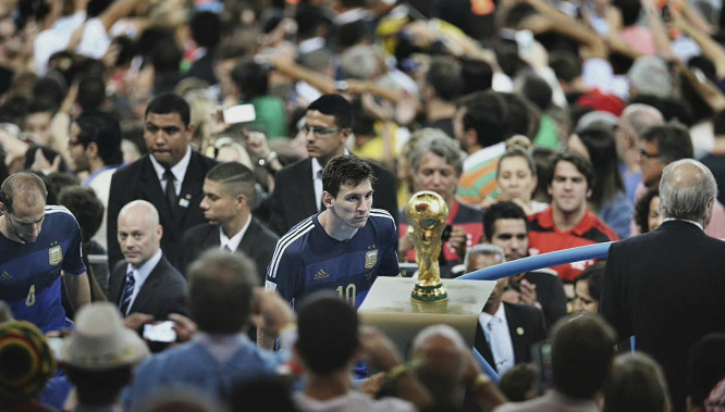 核心球员复出 带队重回胜轨（当家球星回归 率队重返胜轨）