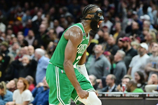 麦克丹尼尔斯第三节5中5轰12分，带领森林狼迫近比分（麦克丹尼尔斯第三节5投全中砍12分，助森林狼缩小差距）