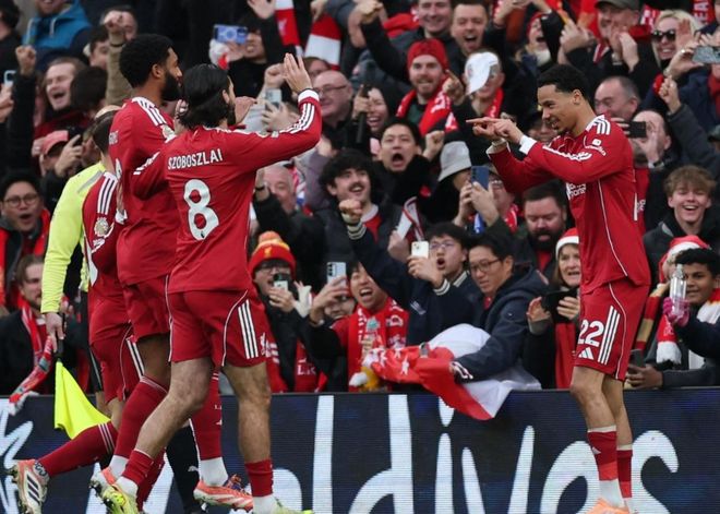 英超伯恩茅斯VS切尔西：切尔西乘虚而入，伯恩茅斯中场告急恐难御敌！（英超伯恩茅斯VS切尔西：中场告急的樱桃军恐难挡蓝军趁势出击）