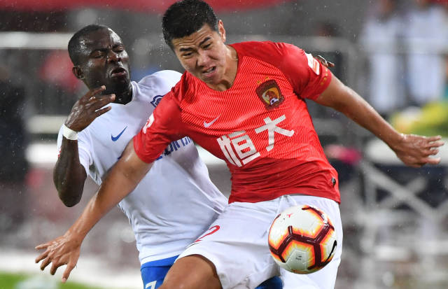 欧冠战报：阿纳别科夫门神难救主，凯拉特0-1奥林匹亚科斯（欧冠快讯：阿纳别科夫神扑难挽败局，凯拉特0-1不敌奥林匹亚科斯）