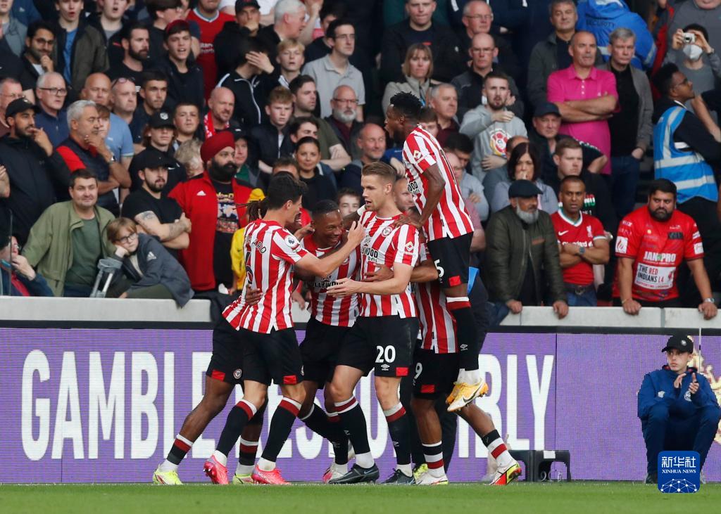 Shams：独行侠愿意聆听关于加福德+汤普森+拉塞尔的报价（Shams：独行侠对加福德、汤普森、拉塞尔的交易报价持开放态度）