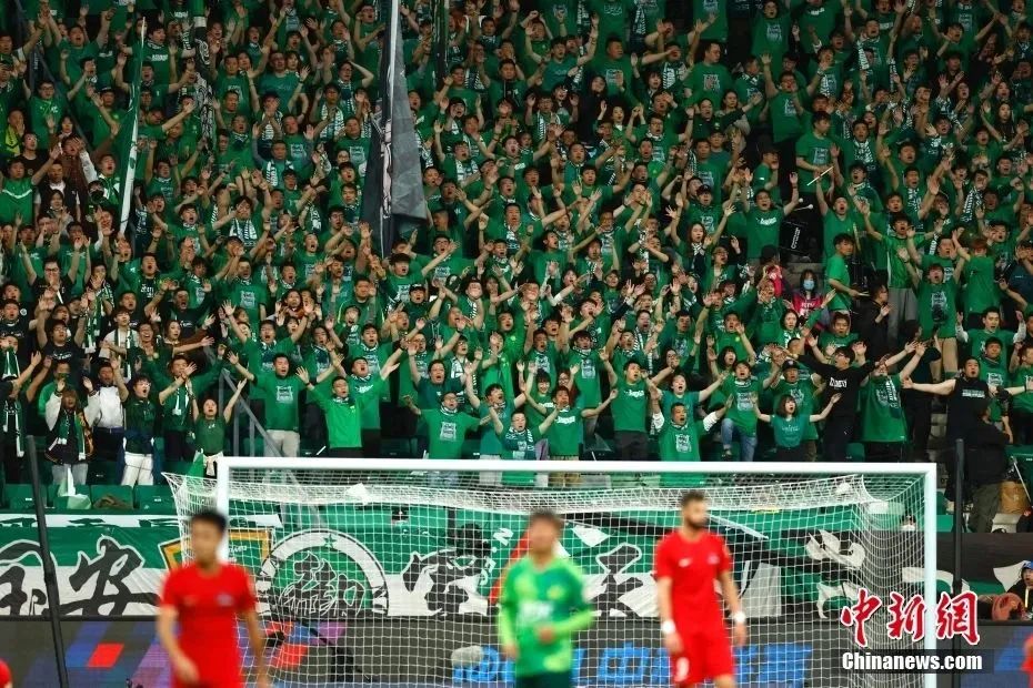 埃斯特旺：安帅在很多方面都帮了我，比赛后还给了我一个拥抱（埃斯特旺：安帅对我帮助良多，赛后还给了我一个拥抱）