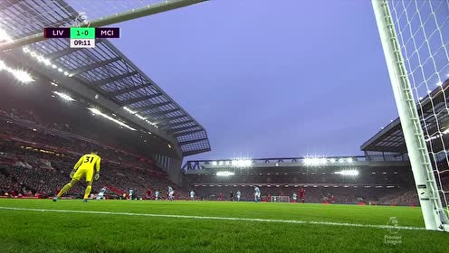 队报：奥纳西的俱乐部生涯不顺，不过却是摩洛哥不可或缺的球员（队报：俱乐部境遇不佳，奥纳西仍是摩洛哥阵中的关键人物）